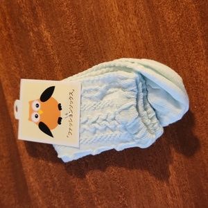 1 pair of little socks